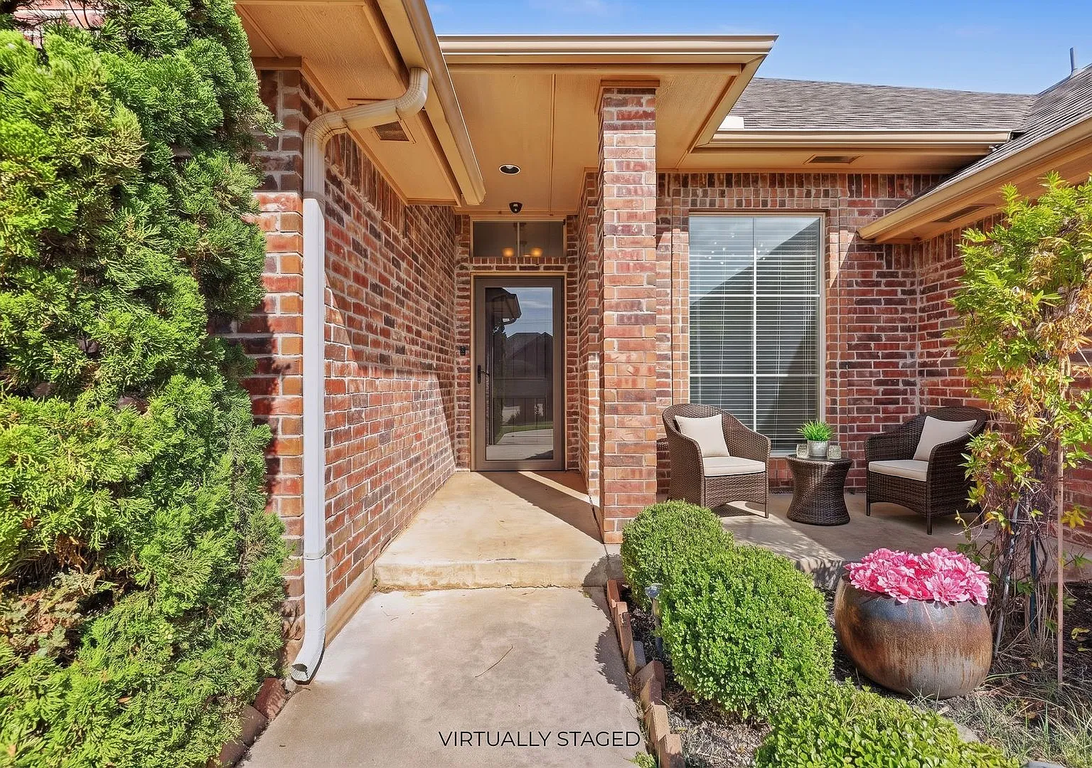 Look at this beautiful home! — Photo 1