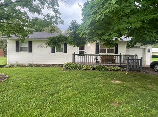 5560 Chestnut Hills Rd NE, Newark, OH 43055