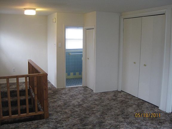 Upstairs Extra Large Bedroom / Bathroom
