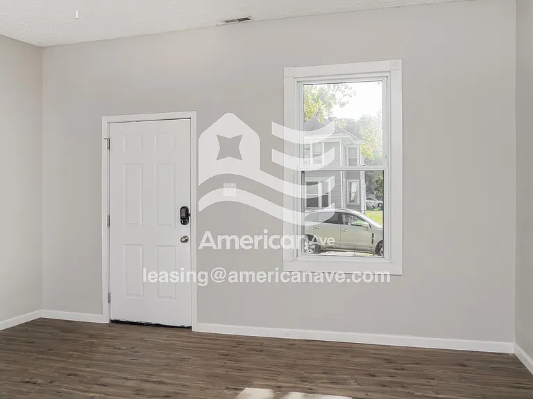 759661_005_wm_-_living_room_13099182.jpg