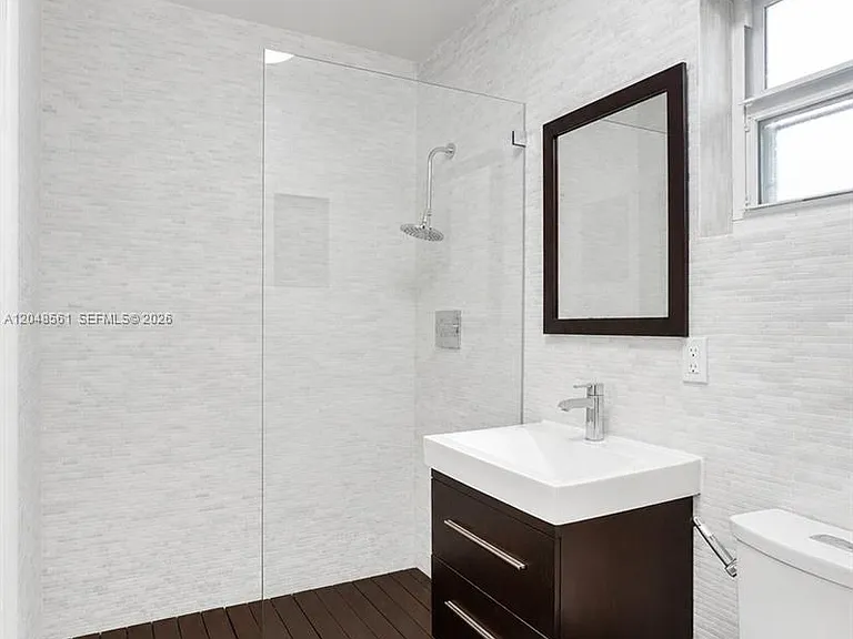 2220 NE 204th St — Photo 21
