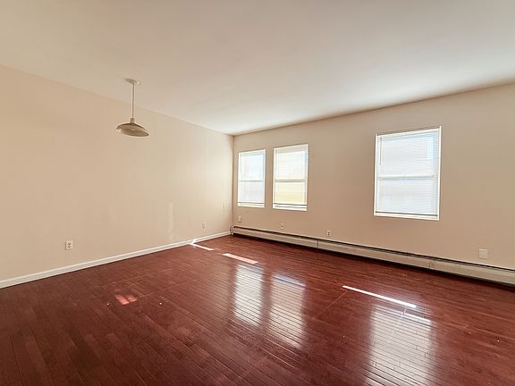 2nd image of 139A Jefferson Ave #3A