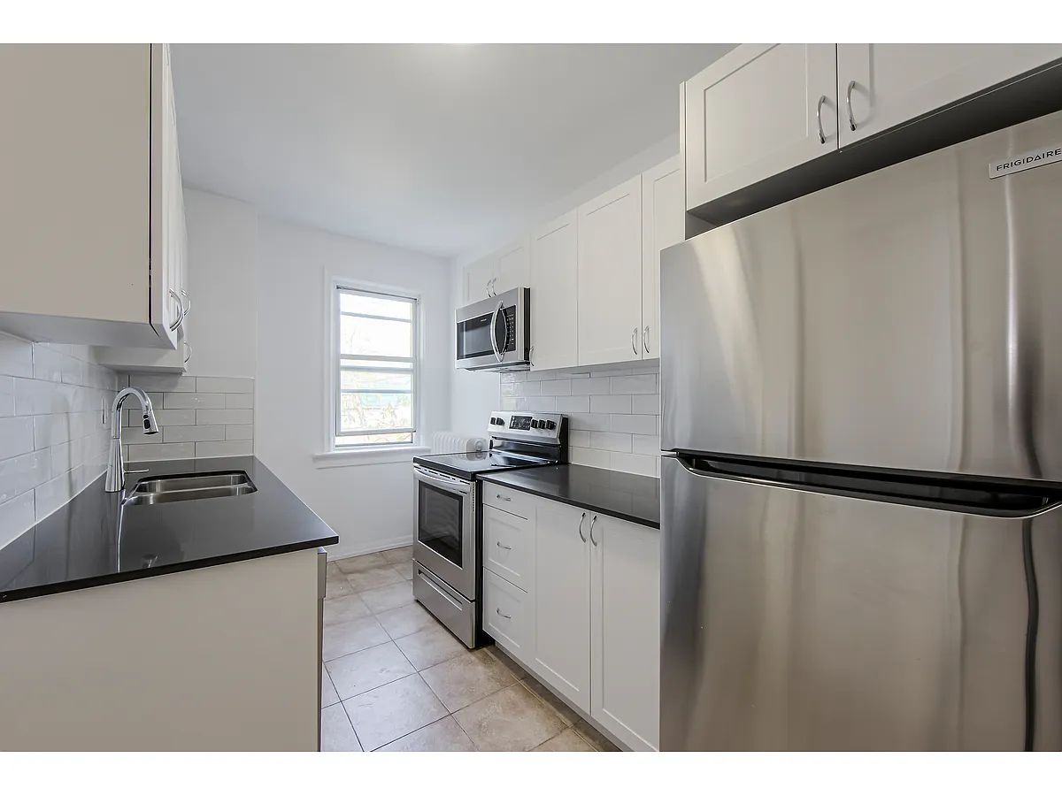 83 Silver Birch Ave #0002 photo 1