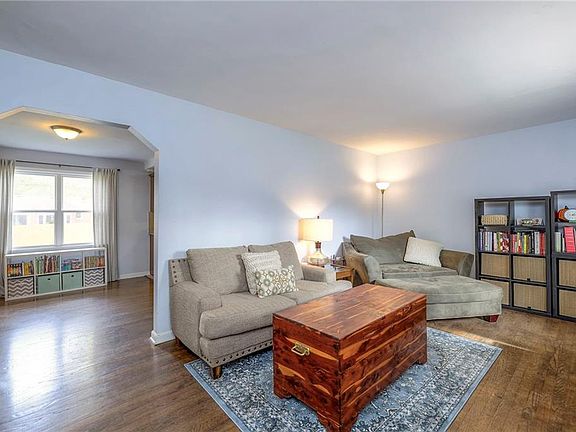 4th image of 10714 Sharon Ln