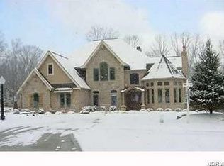 2597 Hidden Canyon Dr, Brecksville, OH 44141