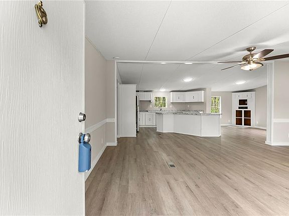 5th image of 283 Pine Ridge Pl