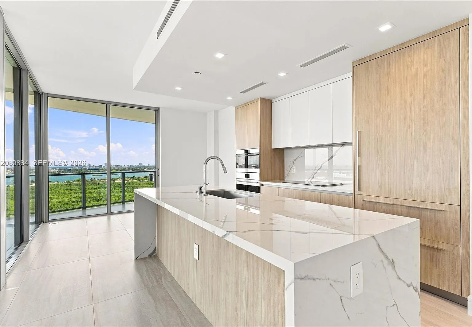 3 bed, 4.0 bath, 2131 sqft, $12,999 — Photo 3
