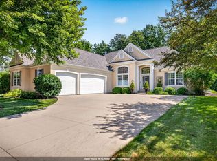 1568 Kingswood Dr, Neenah, WI 54956