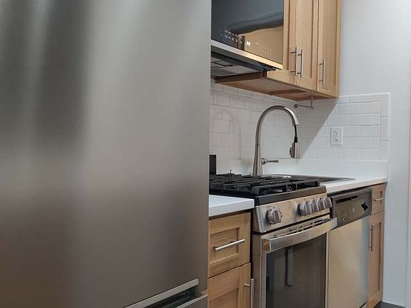 4th image of 213 E 84th St APT 2A