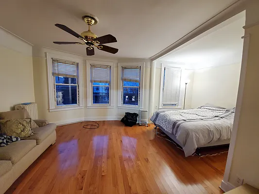 Rented by Astoria Realty | media 7