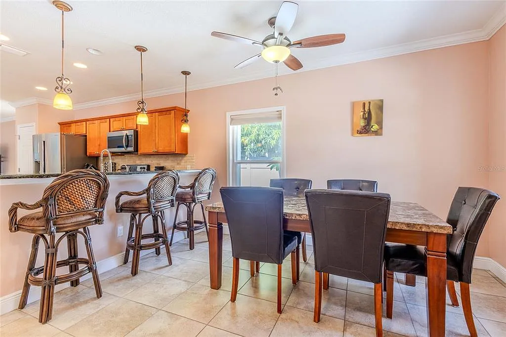 3 bed, 2.0 bath, 1511 sqft, $4,000 — Photo 4