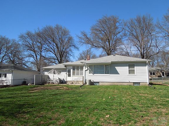 2nd image of 108 W Pioneer Ave