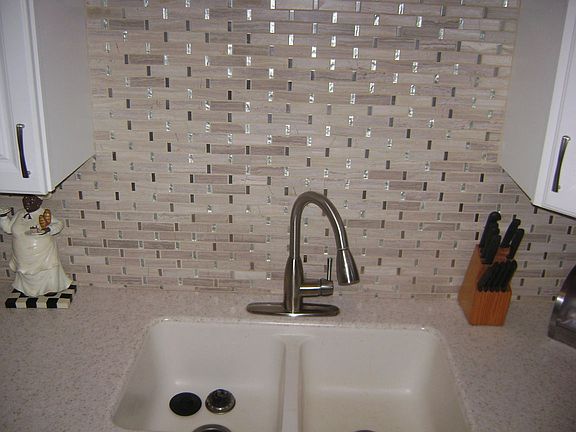 5th image of 7001 N Green Bay Ave APT D