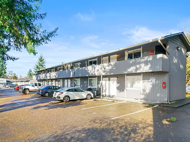 Lilly Apartments — Photo 11
