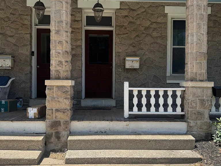 203 Bridge St — Photo 1