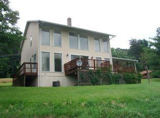 17 Tyrone Avery Rd, Morgantown, WV 26508