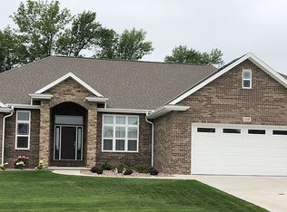 1135 Applewood Dr, De Pere, WI 54115