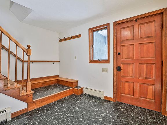 4th image of 210 Range Road