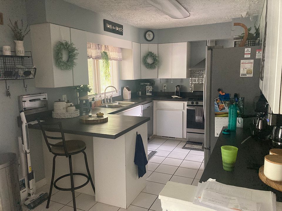 2nd image of 1029 Tower Circle Dr