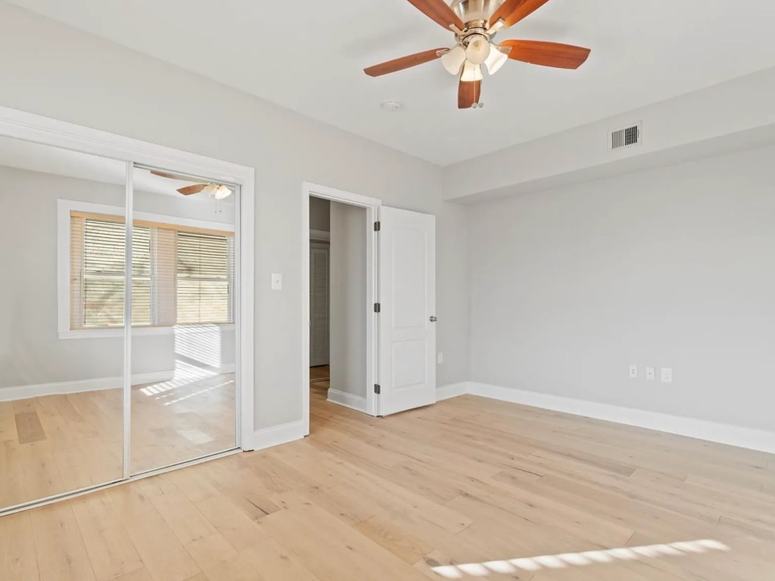 2 bed, 934 sqft, $1,200 — Photo 1