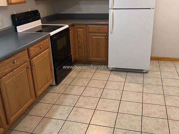 3rd image of 812 Crain St