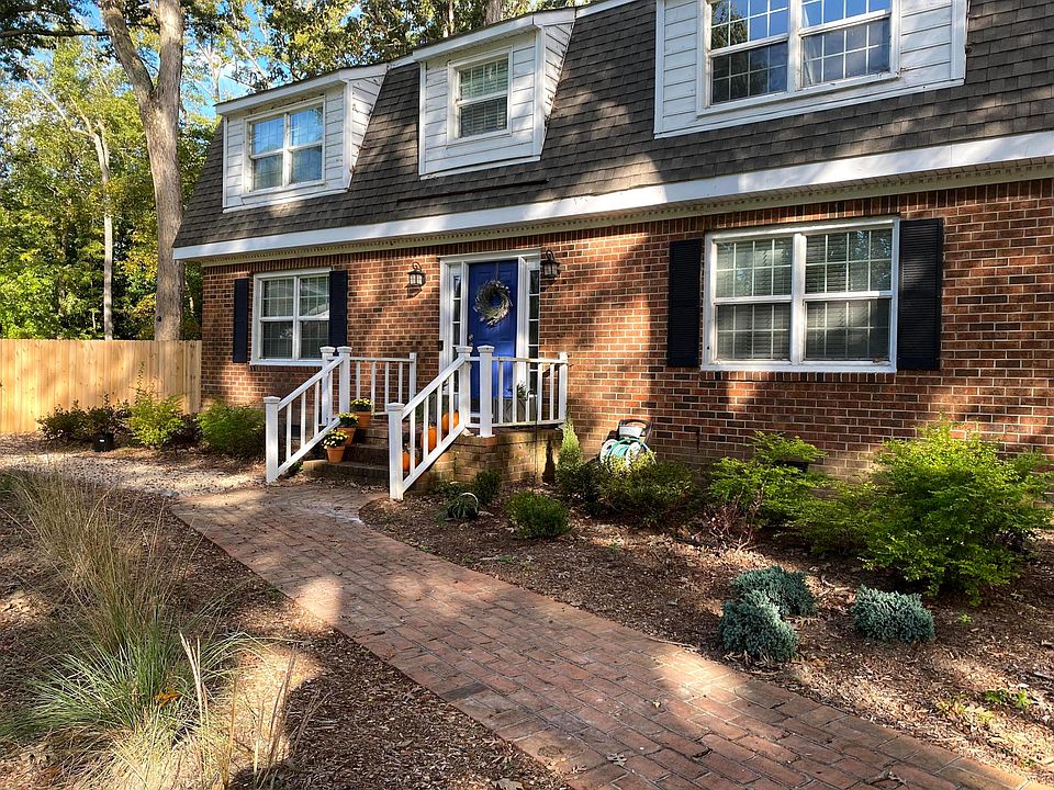1st image of 824 Moultrie Ct