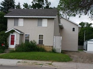 922 State St S, Waseca, MN 56093
