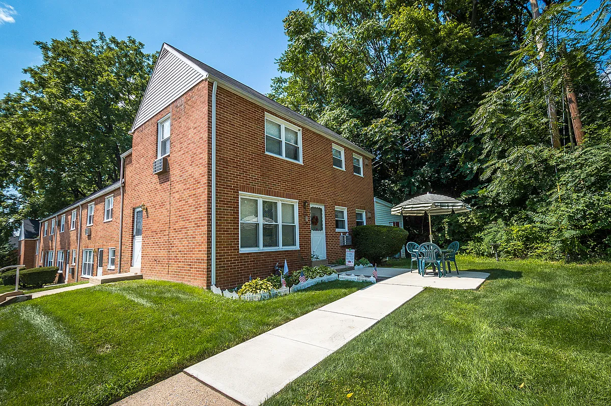 Building Photo - Willow Crest Apartments