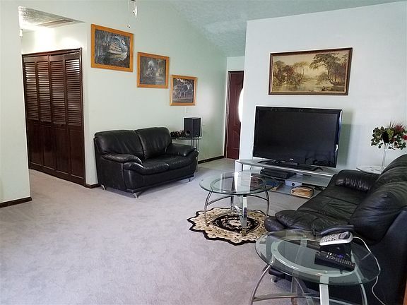 3rd image of 83 Wisteria Ln
