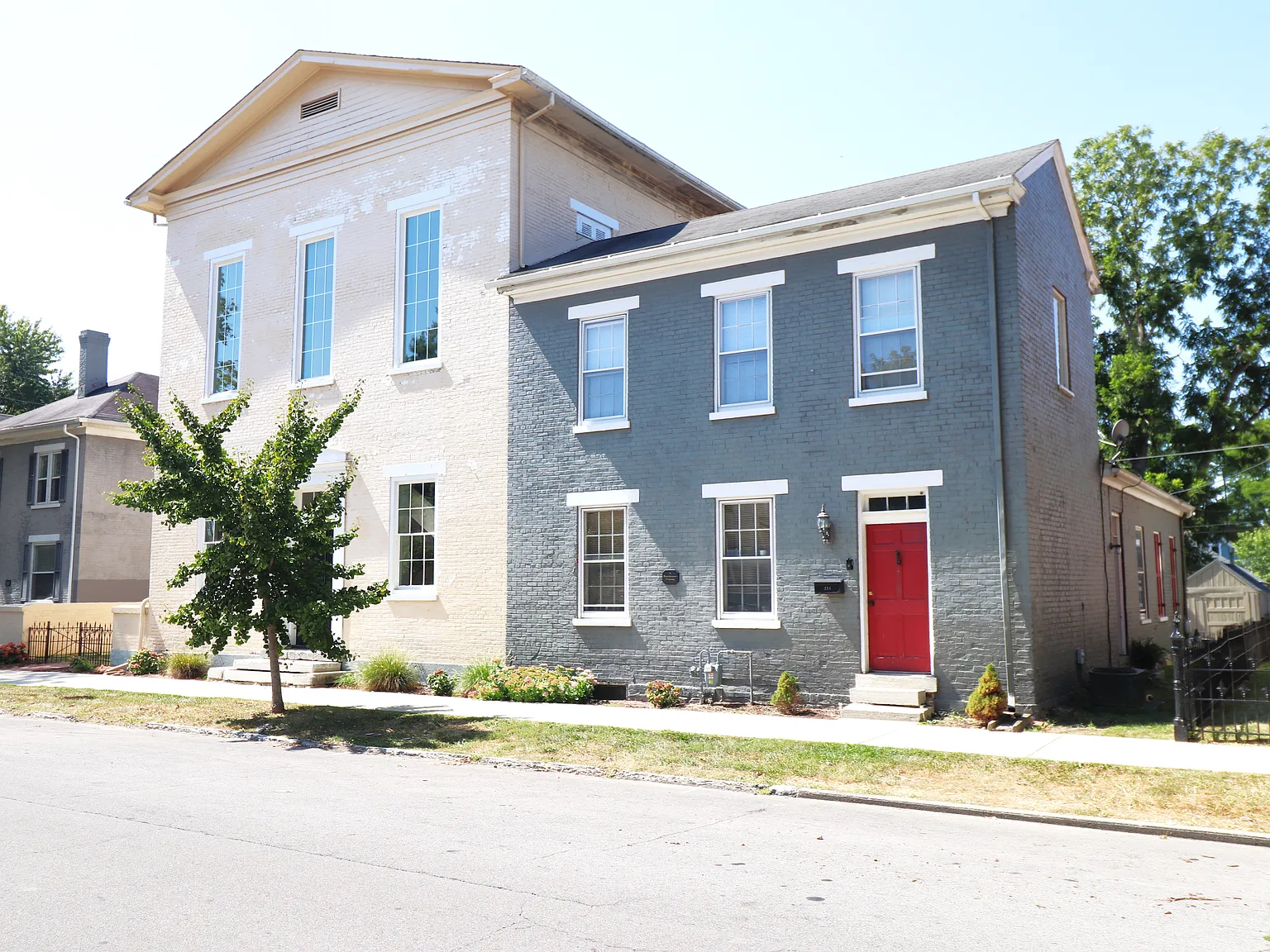 Historic Apartment Building — Photo 2