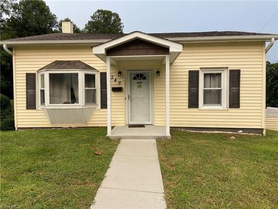 249 E Poplar St, Mount Airy, NC, 27030