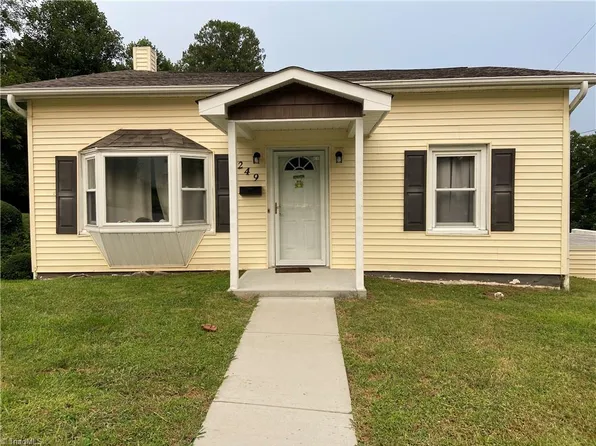 249 E Poplar St, Mount Airy, NC 27030