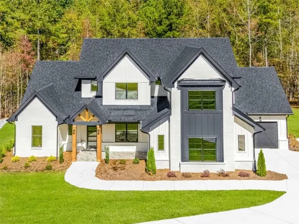 121 Forest Berry Ct, Newnan, GA 30265
