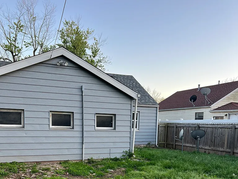 1631 W Thoman St — Photo 1
