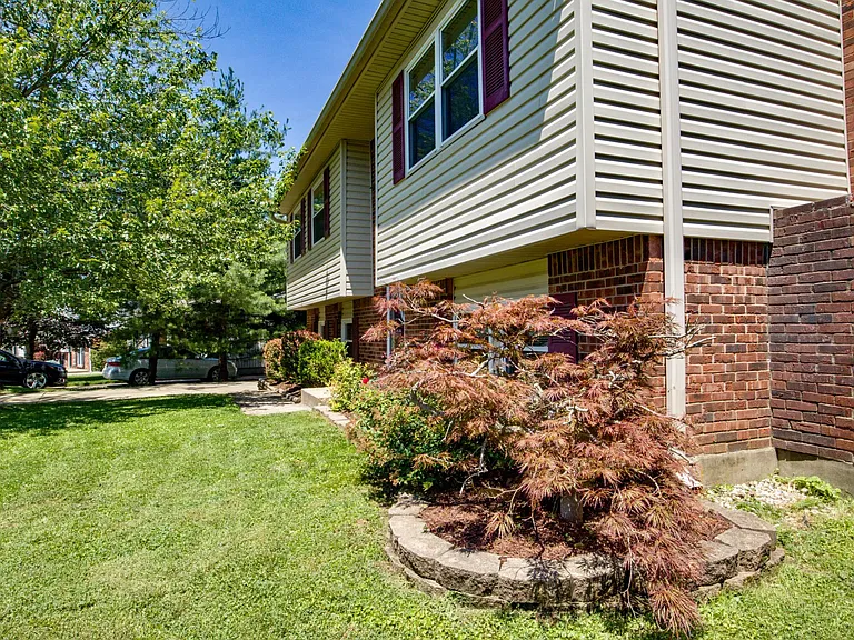 9711 Stanalouise Dr — Photo 1