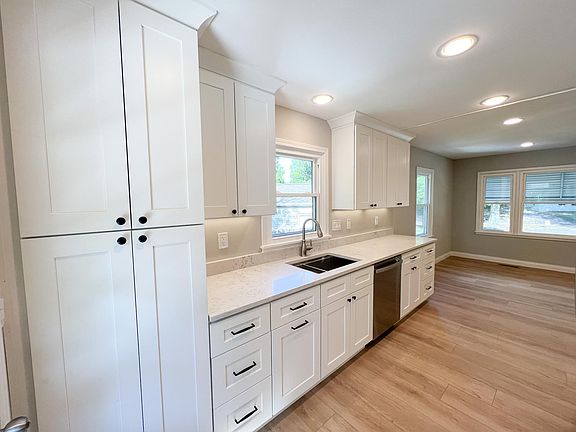 5th image of 2421 Findlater Ct
