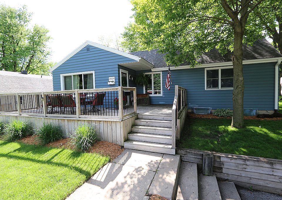 Front Entrance & Deck