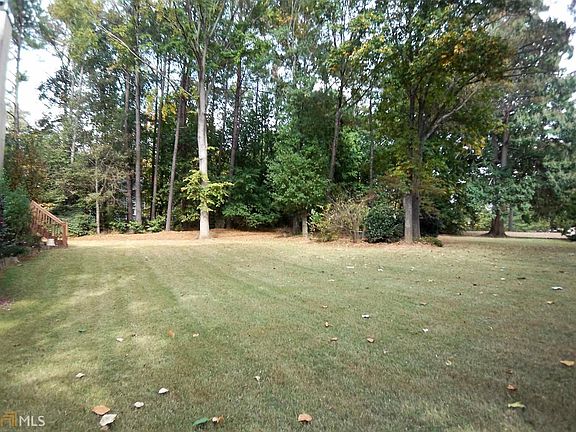 5th image of 130 Longwood Dr