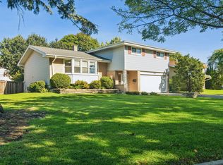 1310 E Ironwood Dr, Mount Prospect, IL 60056
