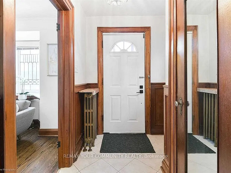 26 Elmsdale Rd W — Photo 3