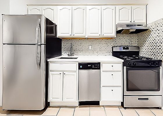 3rd image of 139 Payson Ave APT 3J