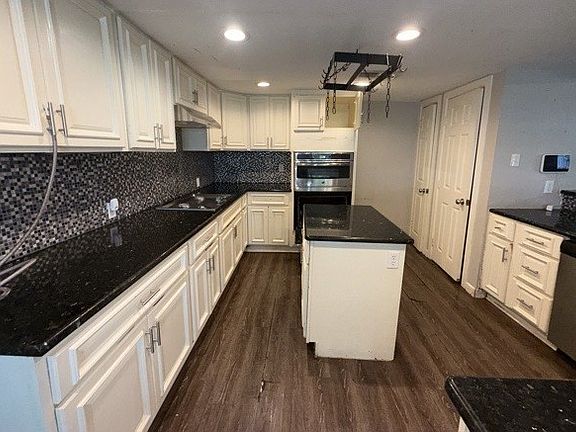 3rd image of 320 Highland Dr