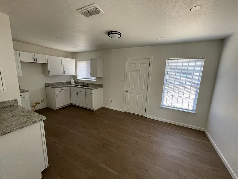 5547 Stonybrook Dr — Photo 6