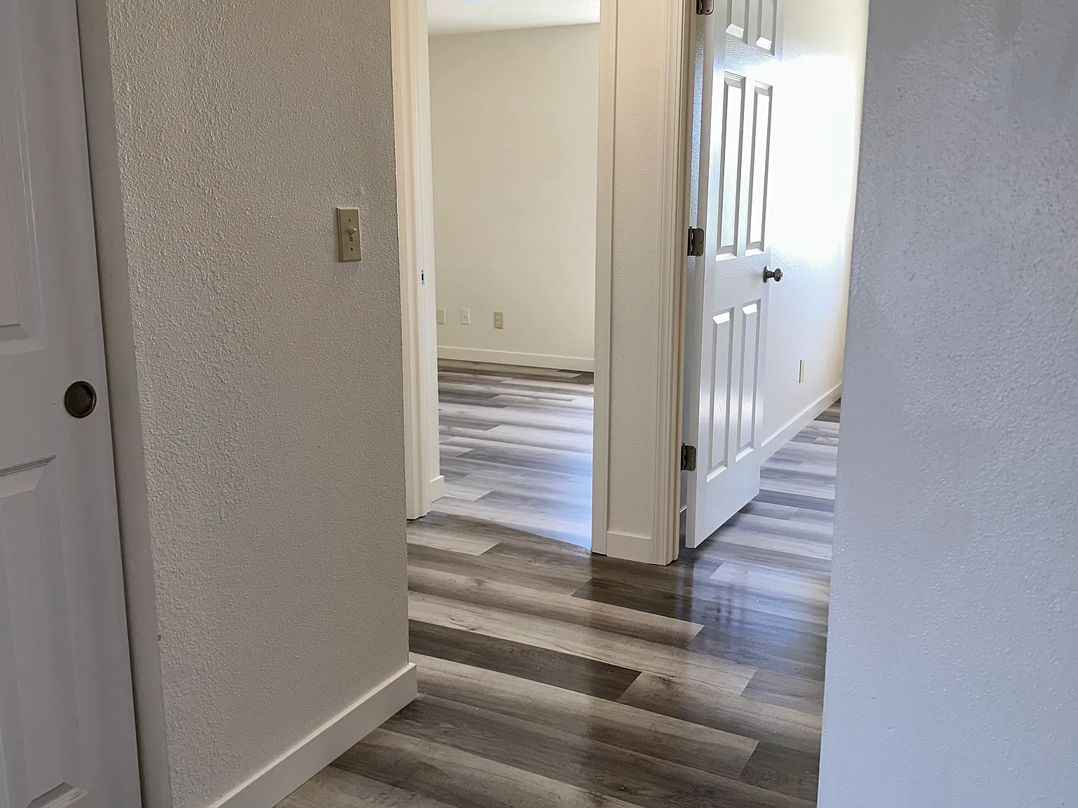 Sunset Square Apartments — Photo 2