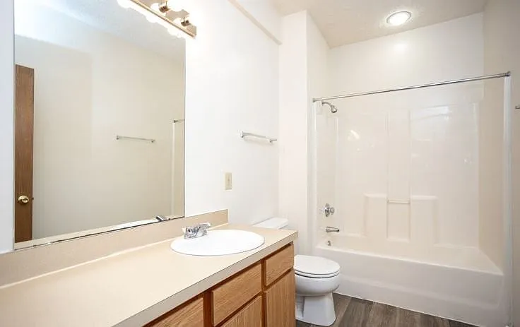 2 Bedroom, 2 Bath Bathroom