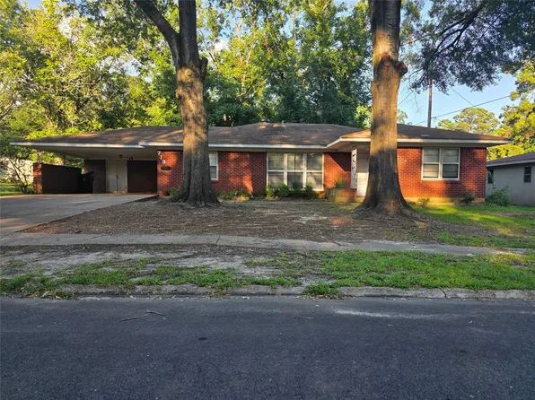 713 10th St NW, Springhill, LA 71075