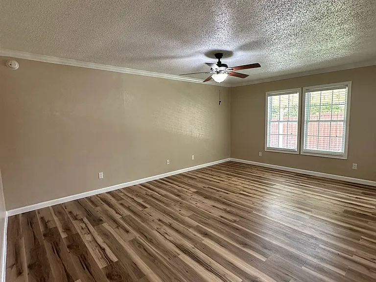 3902 Acorn Green Dr — Photo 7