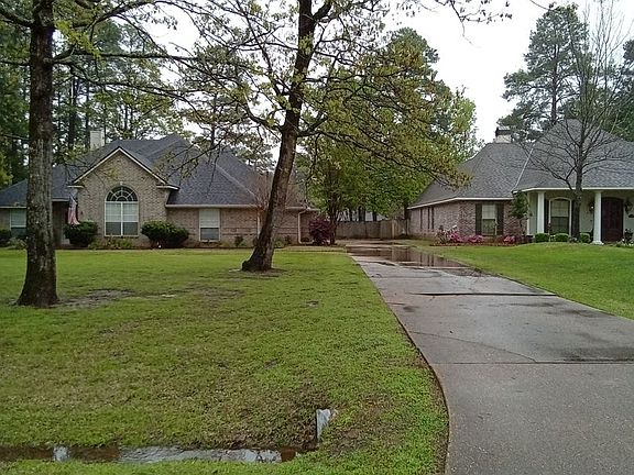2nd image of 4034 Pinewood St
