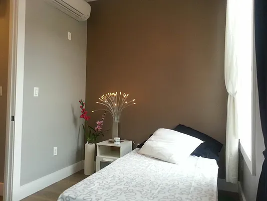 Rented by Realty Advisors Group | media 29