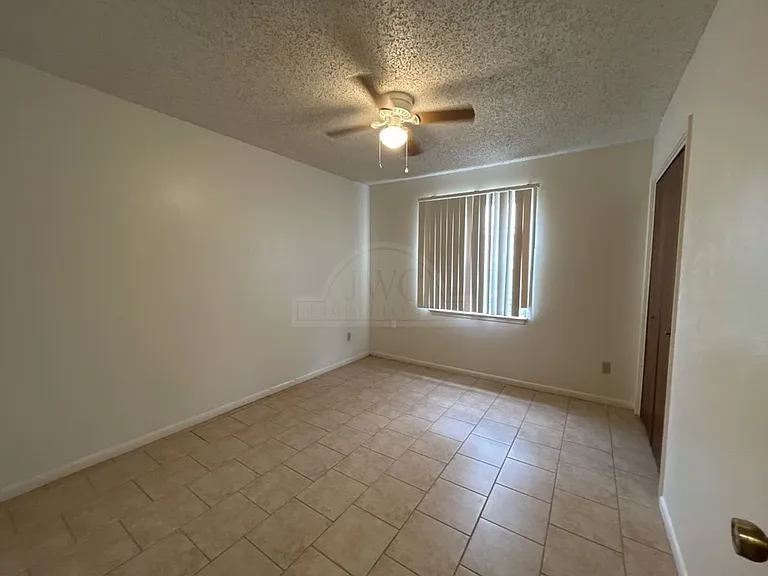 2408 Carnation Dr — Photo 9